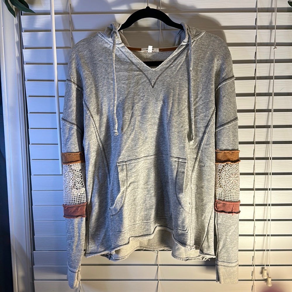 Maurices Grey Hoodie Distressed Sz M 🌺Bundle & Save🌺